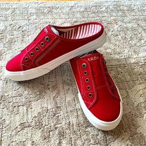 🔥NWT. Taos EZ Soul Mule Sneaker. Red. 8.5 med. New! NEVER WORN!